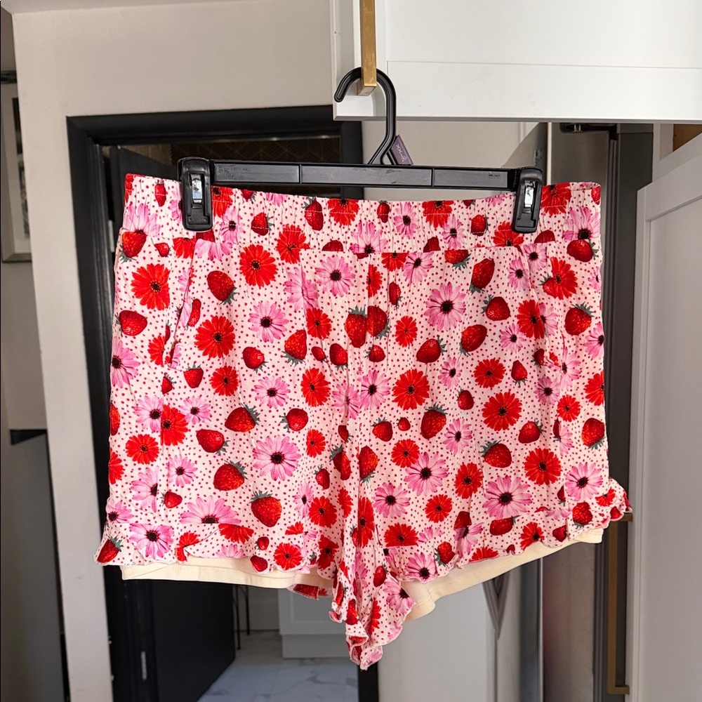 Floral Pink Strawberry Women's Shorts